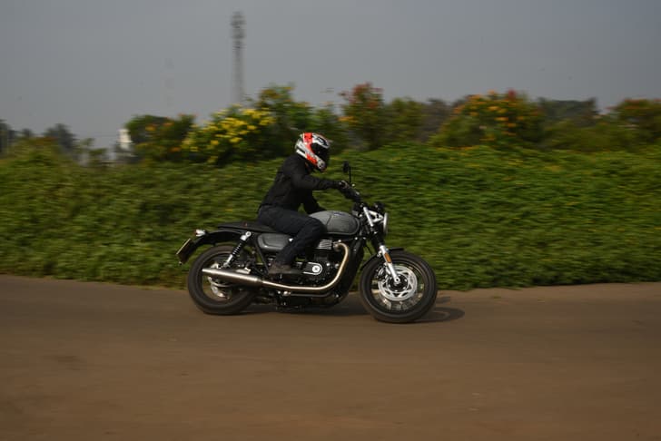 Brixton Motorcycles Cromwell 1200 Front Right Three Quarter
