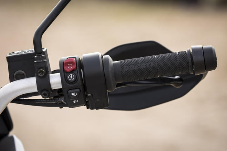 Ducati Desertx Color Black