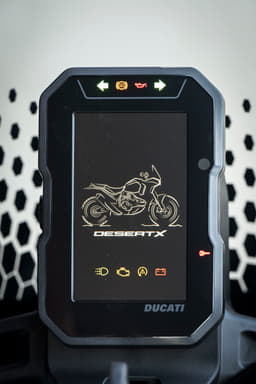 Ducati DesertX Low Oil Indicator