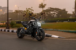 Ducati Diavel V4 Front Left Three Quarter