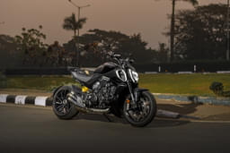 Ducati Diavel V4 Front Left Three Quarter