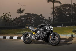 Ducati Diavel V4 Front Left Three Quarter