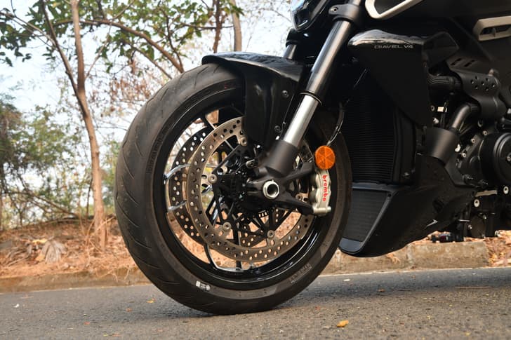 Ducati Diavel V4 Color Black