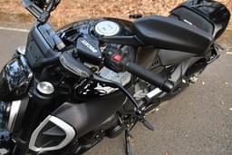 Ducati Diavel V4 Color Black