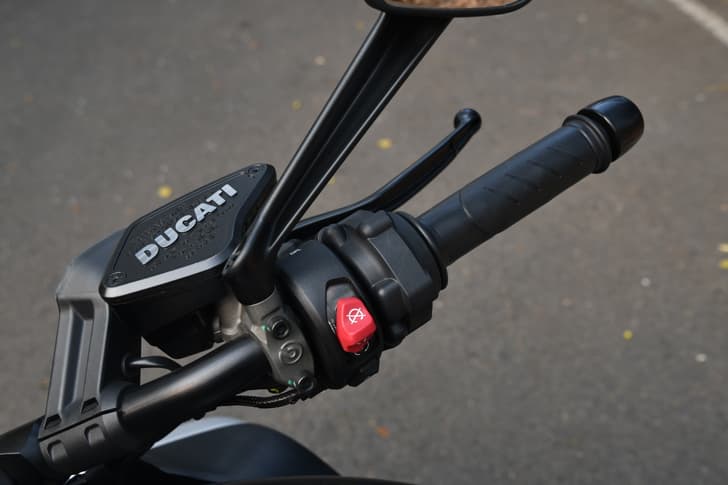 Ducati Diavel V4 Color Black