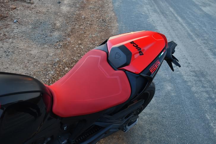 Ducati Monster 937 Color Red