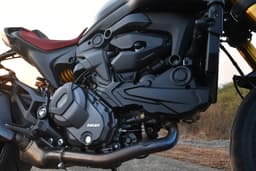 Ducati Monster 937 Color Black