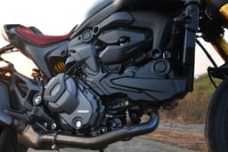 Ducati Monster 937 Color Black