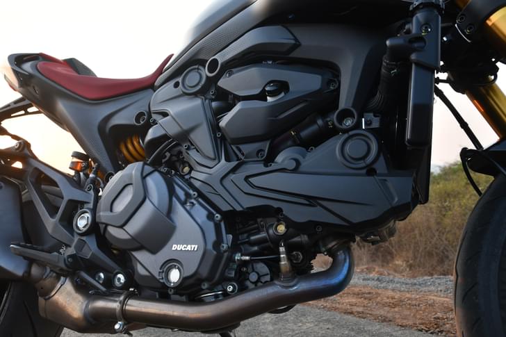 Ducati Monster 937 Color Black