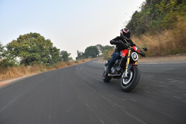 Front Right Three Quarter Image - 23174