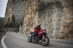 Ducati Multistrada V2 Color Red