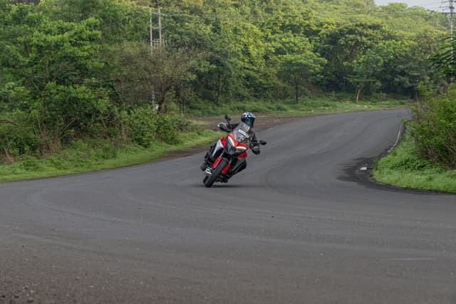 Front Left Three Quarter Image - 23076