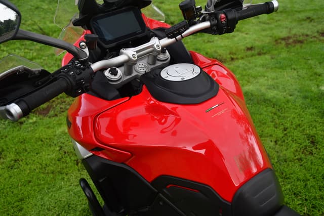 Closed Fuel Lid Image - 23326