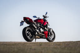 Ducati Streetfighter V2 Color Red