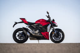 Ducati Streetfighter V2 Color Red