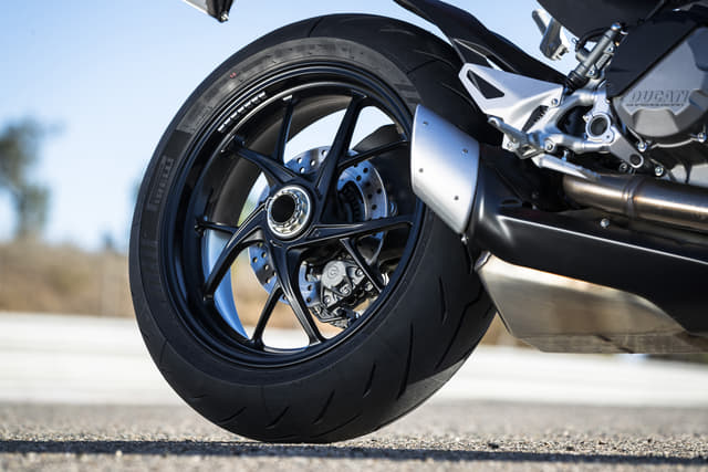 Rear Right Three Quarter Image - 23247