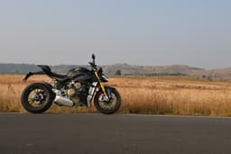 Ducati Streetfighter V4 Front Left Three Quarter