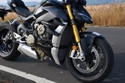 Ducati Streetfighter V4 Front Right Three Quarter