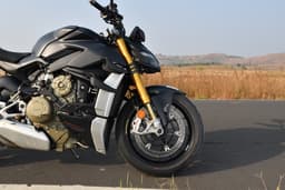 Ducati Streetfighter V4 Color Black