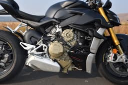 Ducati Streetfighter V4 Color Black