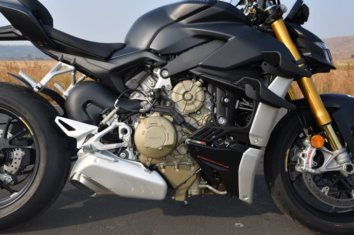 Ducati Streetfighter V4 Color Black