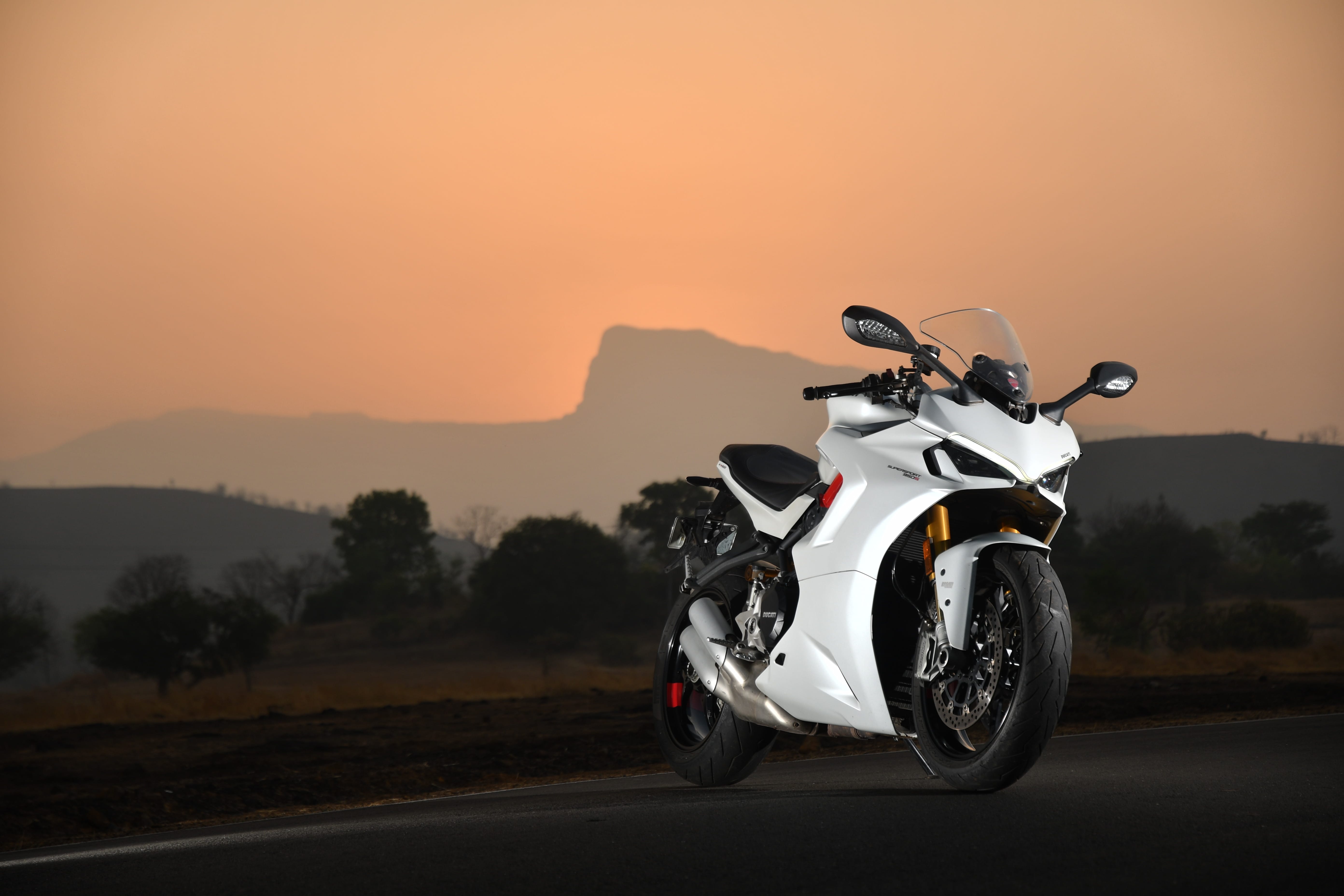 Motos Ducati Ducati 650 Super Sport Ducati SuperSport 950 Front