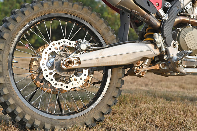 Color Black, Silver Image - 34215