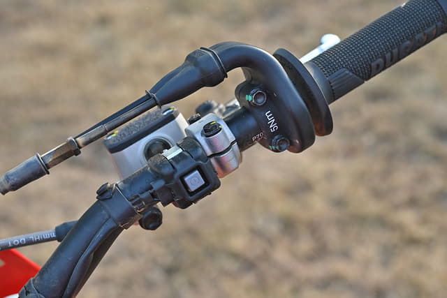 Color Black, Silver Image - 34225