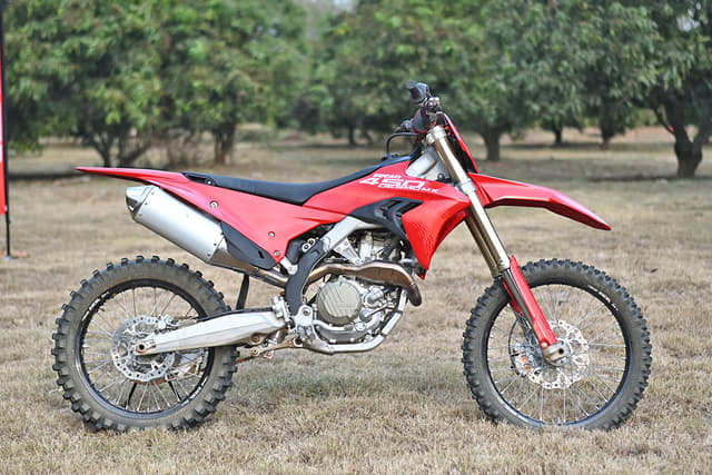 Front Right Three Quarter Image - 34243