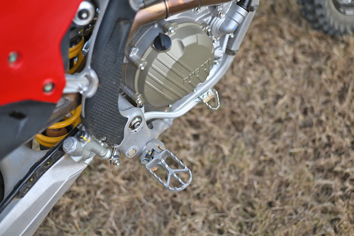 Ducati Desmo450 Mx Color Red, Silver, Yellow