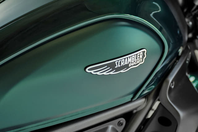 Closed Fuel Lid Image - 35113