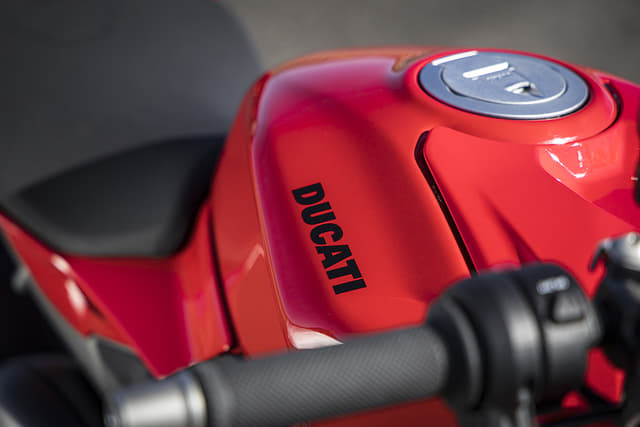 Closed Fuel Lid Image - 30703