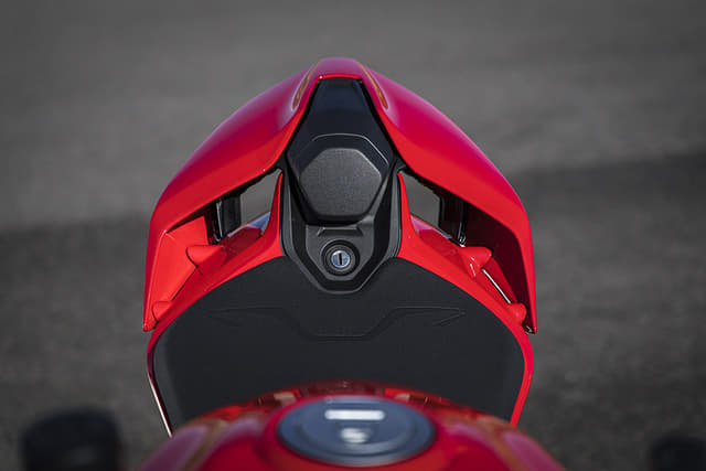 Closed Fuel Lid Image - 30707