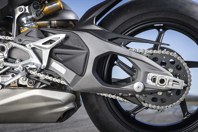 Rear Wheels Image - 30687