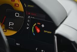 Ferrari Roma Dashboard