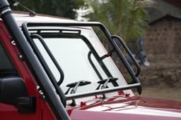 Force Gurkha 5 Door Color Red