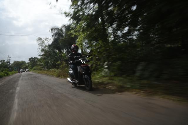 Front Right Three Quarter Image - 23573