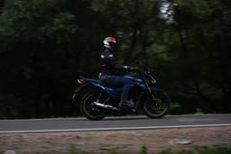 Hero Motocorp Glamour X Front Right Three Quarter