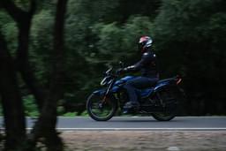 Hero Motocorp Glamour X Front Right Three Quarter