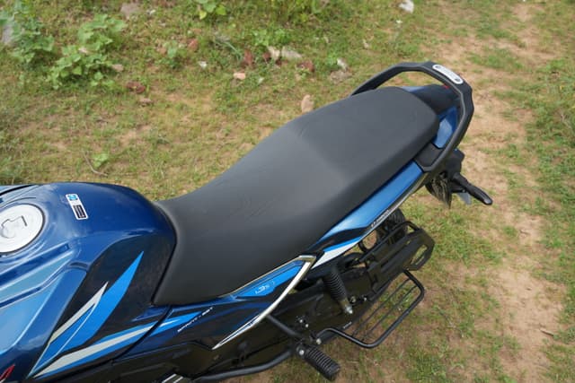 Closed Fuel Lid Image - 23548