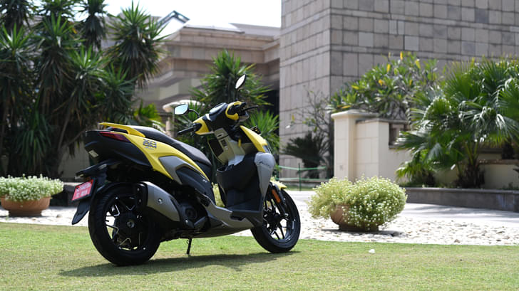 Hero Motocorp Xoom 125 Front Right Three Quarter