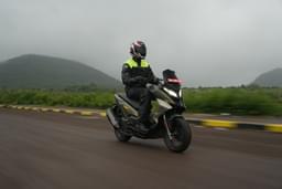 Hero Motocorp Xoom 160 Front Right Three Quarter