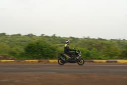 Hero Motocorp Xoom 160 Front Right Three Quarter