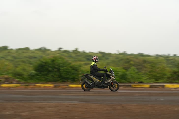 Hero Motocorp Xoom 160 Front Right Three Quarter