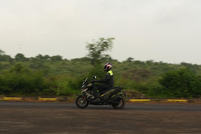 Front Right Three Quarter Image - 23686