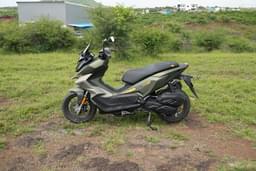Hero Motocorp Xoom 160 Front Right Three Quarter
