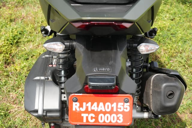 Rear Signal Blinker Light Image - 24076