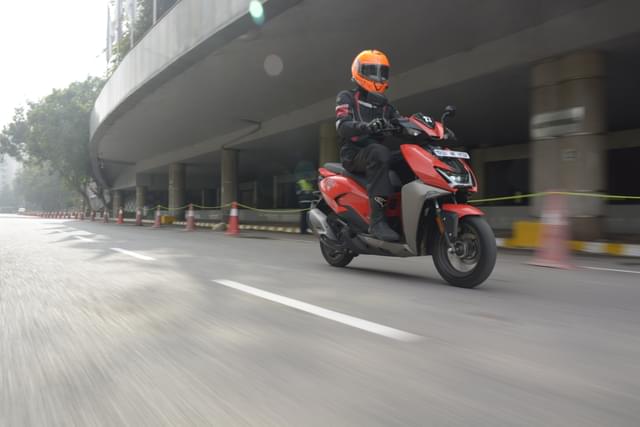 Front Right Three Quarter Image - 23739