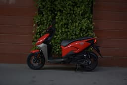 Hero Motocorp Xoom Front Left Three Quarter