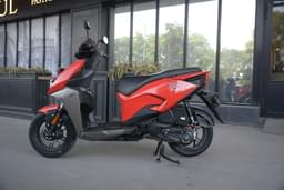 Hero Motocorp Xoom Front Right Three Quarter